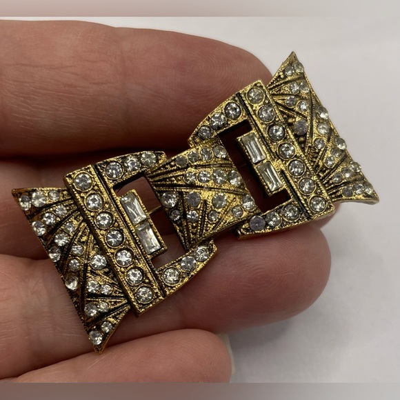 Vintage Sparkling Faceted Crystal Brooch Pin Antiqued Gold Tone Bow Design - Picture 5 of 8